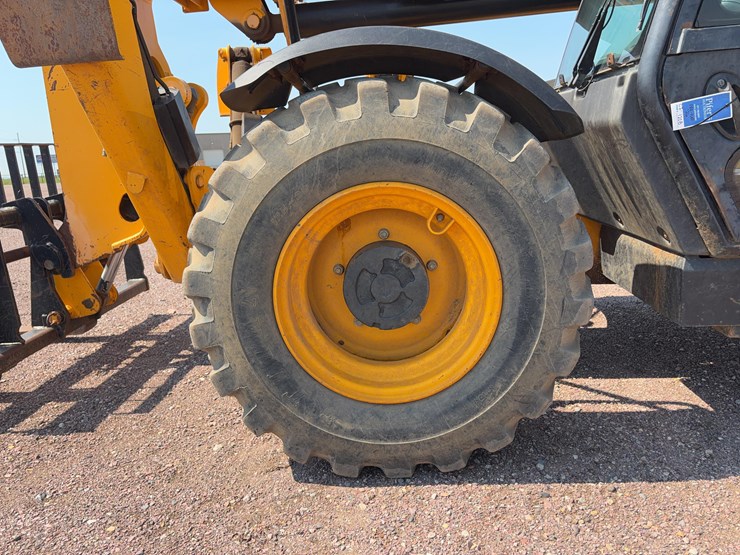 2011-jcb-510-56-image-34