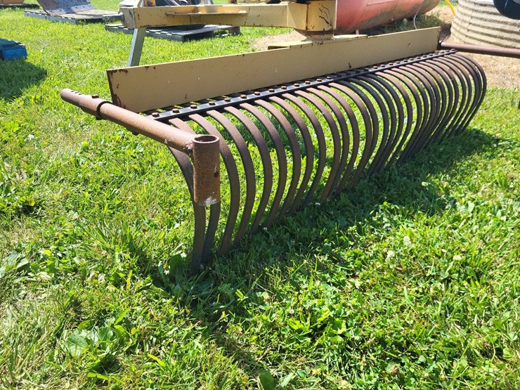 king-kutter-30"-3pt-hitch-landscape-rake-image-9