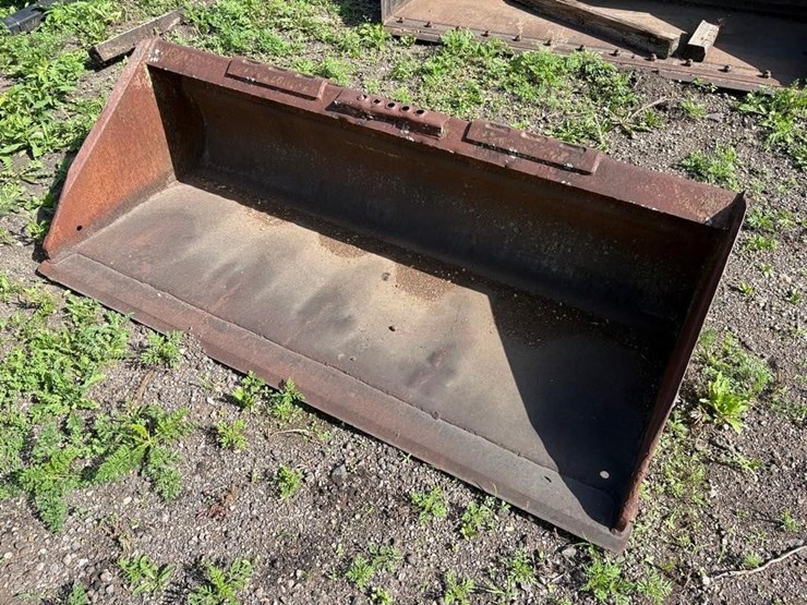 70"-universal-attach-bucket-image-1