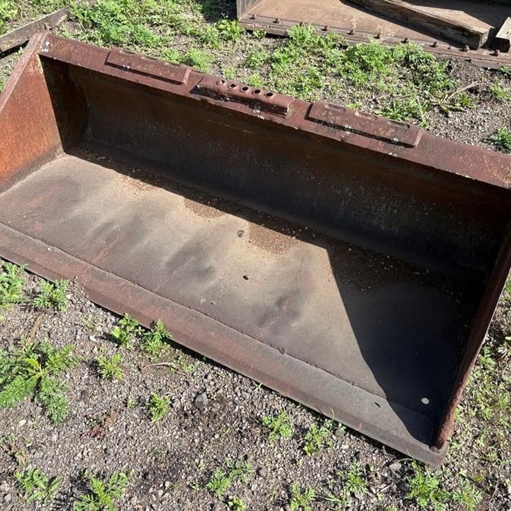 70" Universal Attach Bucket