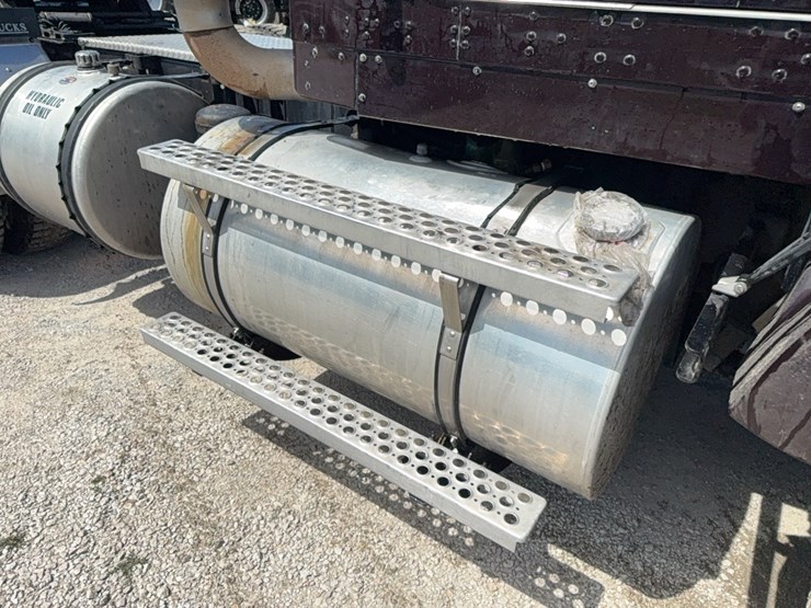 1999-kenworth-t800-image-36