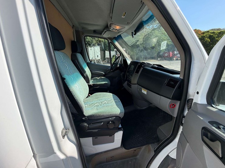 2010-freightliner-sprinter-3500-image-32
