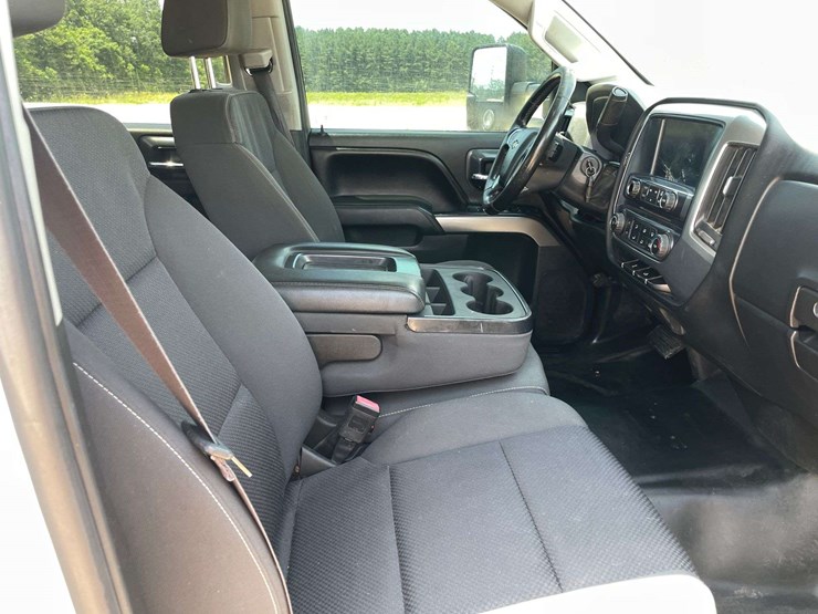 2016-chevrolet-silverado-3500-image-18