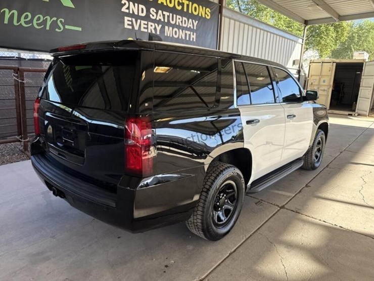 2017-chevrolet-tahoe-image-8