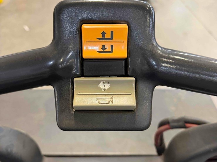 electric-pallet-jack-image-9