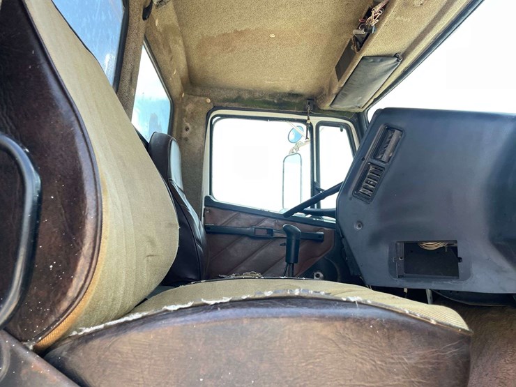 1988-freightliner-flc112-image-18