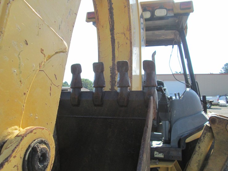 2004-caterpillar-420d-image-16