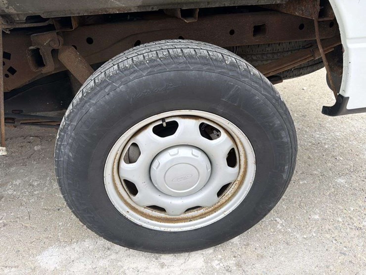 2010-ford-f-15-xl-image-15