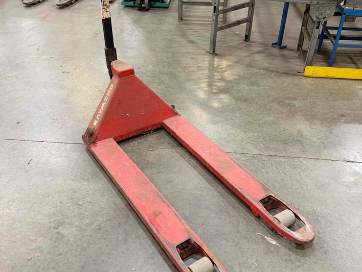 manual-pallet-jack-image-2