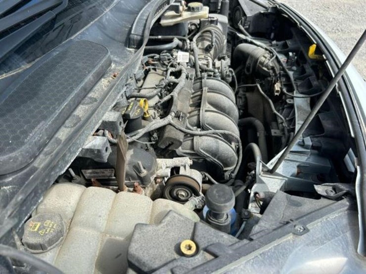2015-ford-cargo-image-45