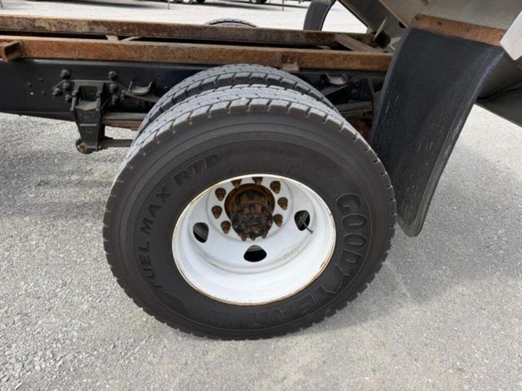 2022-ford-f650-xl-image-37