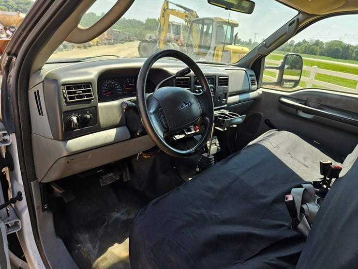 2003-ford-f550-image-34