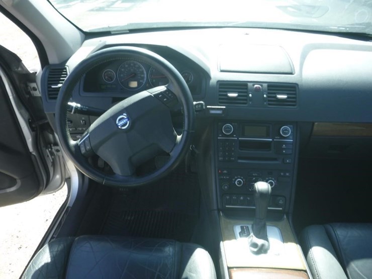 2010-volvo-xc90-image-9