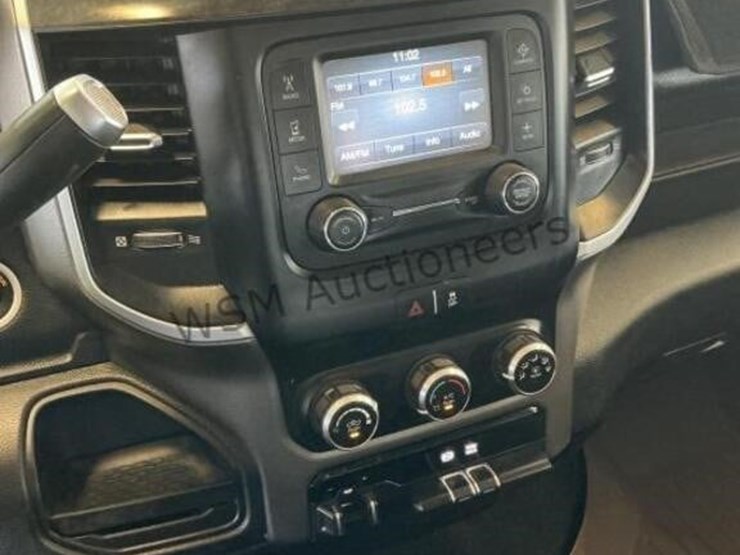 2019-dodge-3500-image-21