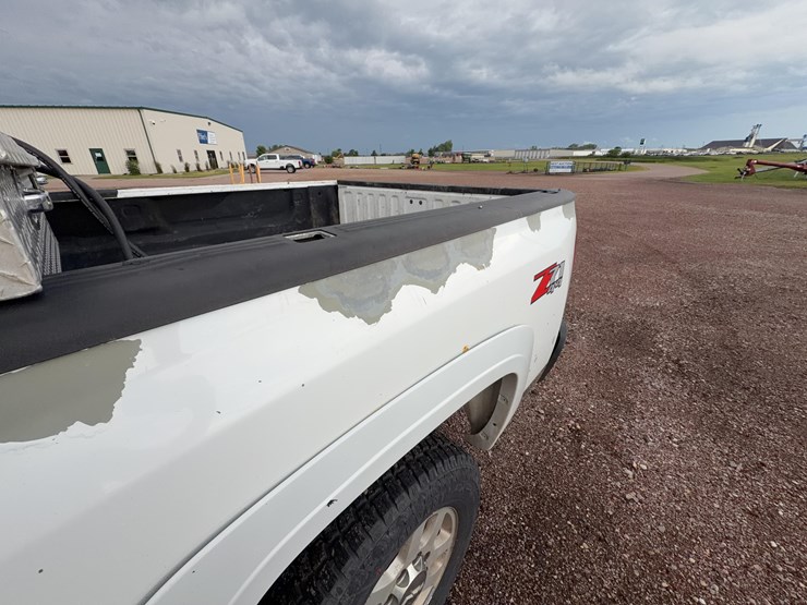2014-chevrolet-silverado-2500-image-10