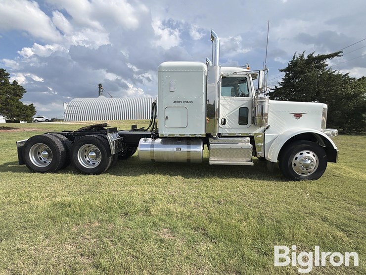 2015-peterbilt-388-image-4