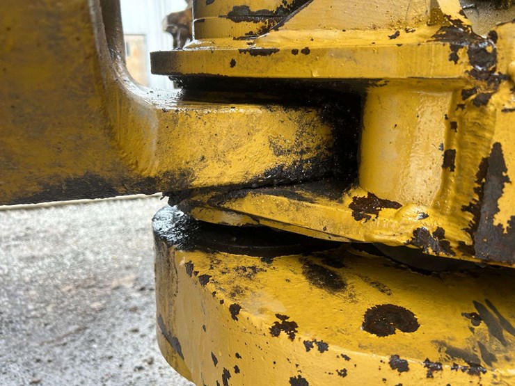 2008-caterpillar-725-image-47