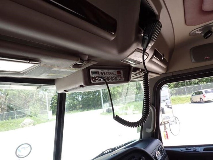 2013-peterbilt-367-image-27