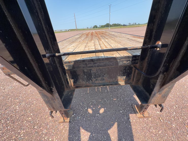 2016-dct-830gs38-gooseneck-trailer-image-14