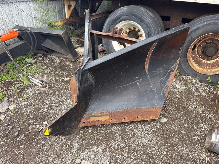 polaris-skidloader-4ft-v-plow-image-1