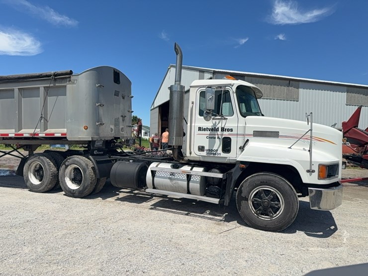 1993-mack-ch613-image-2
