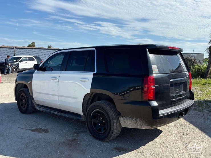 2018-chevrolet-tahoe-image-3