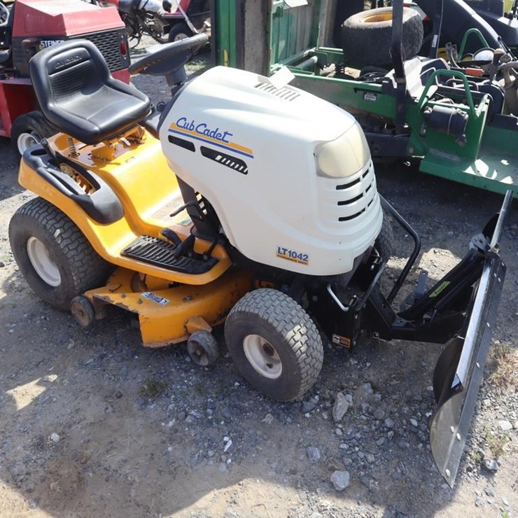 CUB CADET LT1042