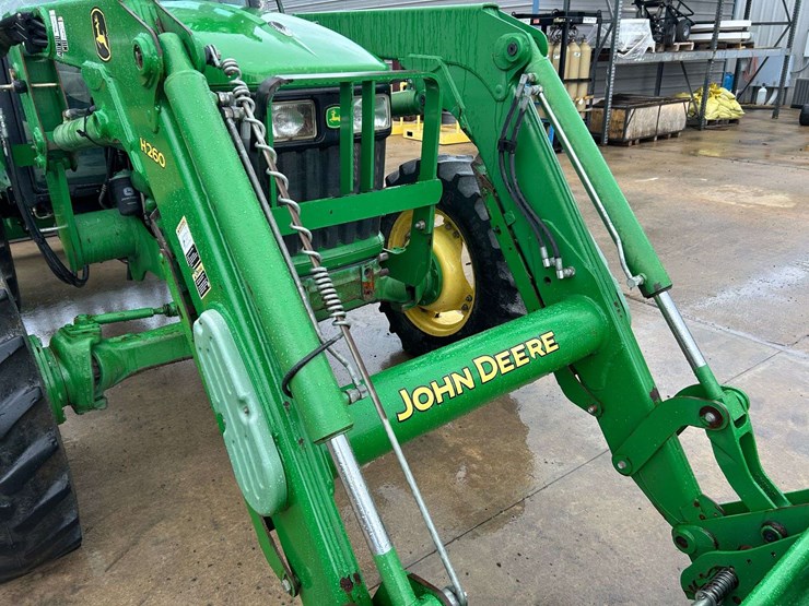 2012-john-deere-5101e-image-16