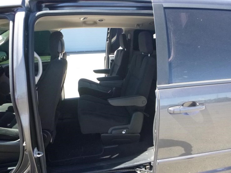 2017-dodge-grand-caravan-image-7