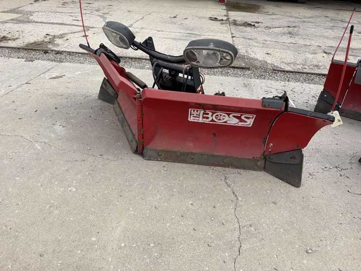 boss-7ft6in-power-v-snow-plow-w/-12in-extensions-image-1