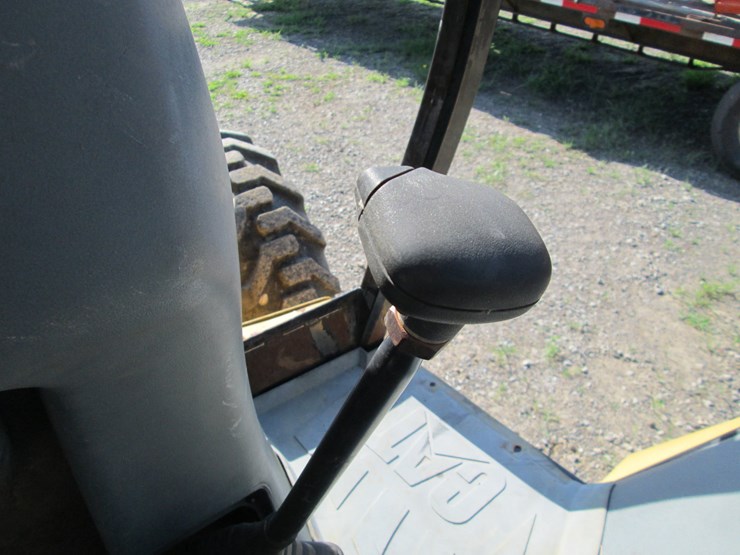 2004-caterpillar-420d-image-43