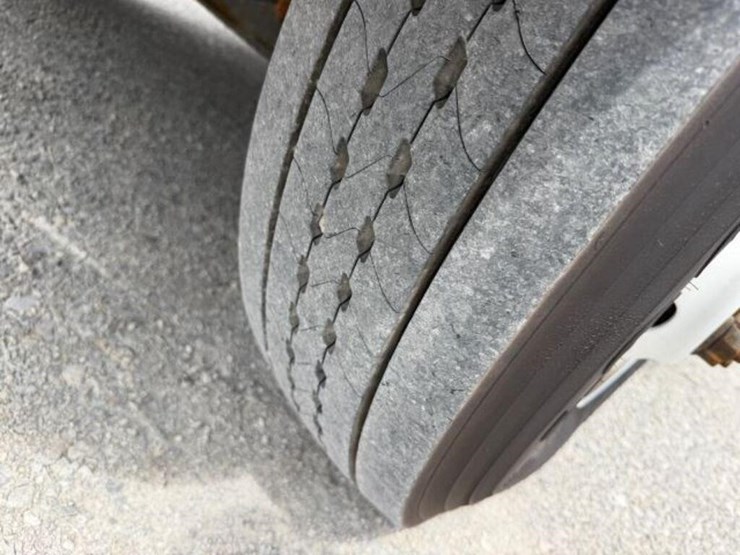 2022-ford-f650-xl-image-36