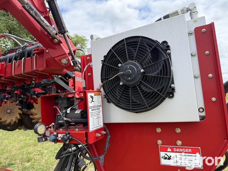 2011-case-ih-1240-image-15