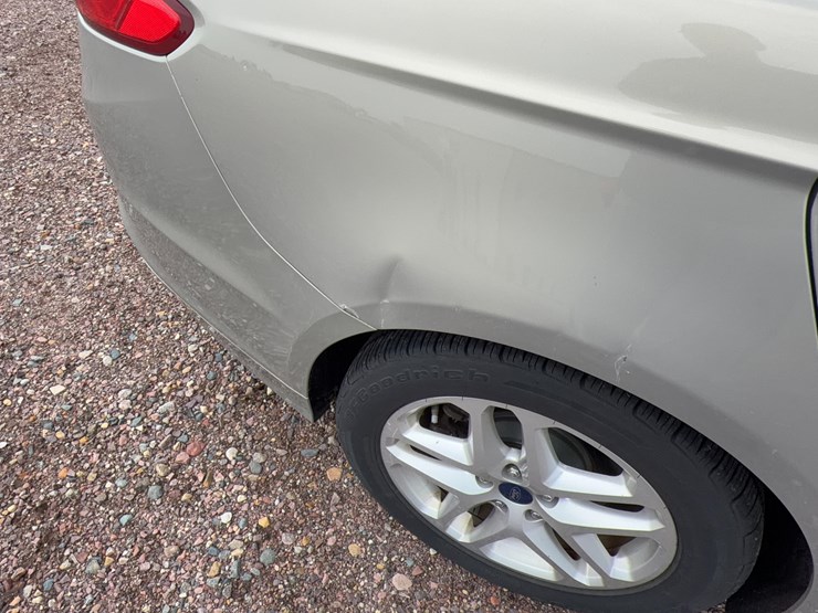 2015-ford-fusion-se-image-28