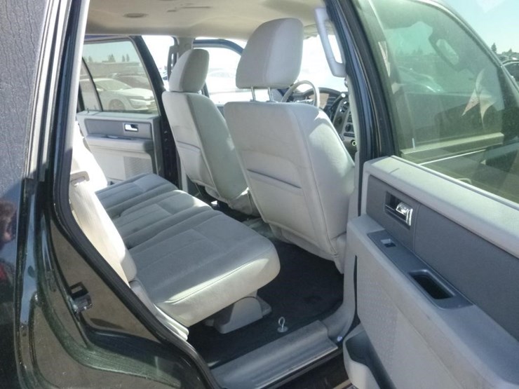 2011-ford-expedition-image-8