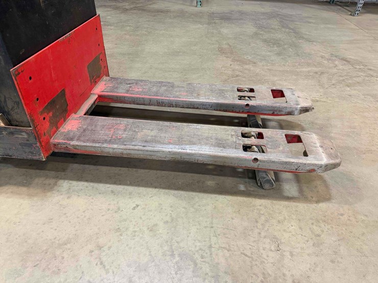 electric-pallet-jack-image-11