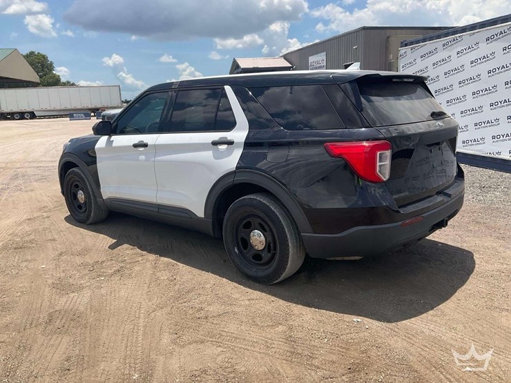 2020-ford-explorer-image-4