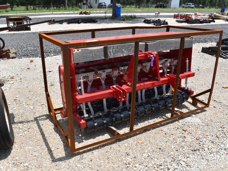 3pt-or-skid-steer-no-till-seeder-image-1