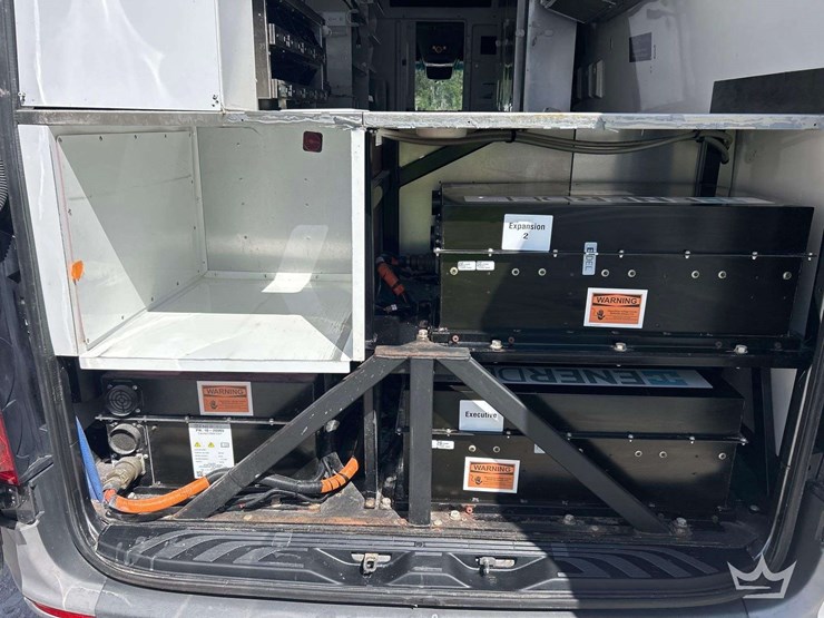 20211-mecedes-benz-sprinter-4500-modified-food-catering-van-image-36