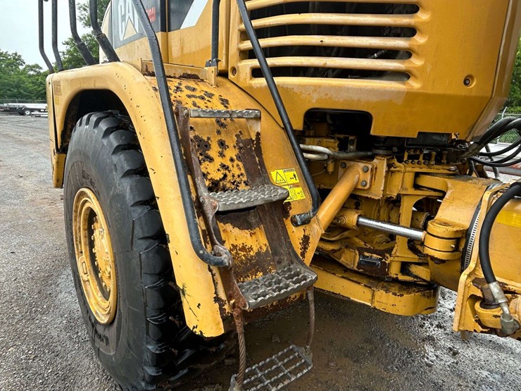 2008-caterpillar-725-image-10
