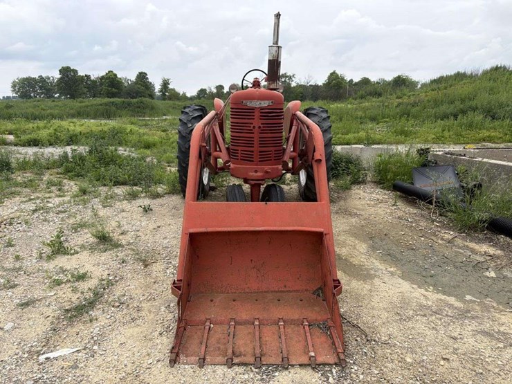 farmall-m-loader-tractor-image-6