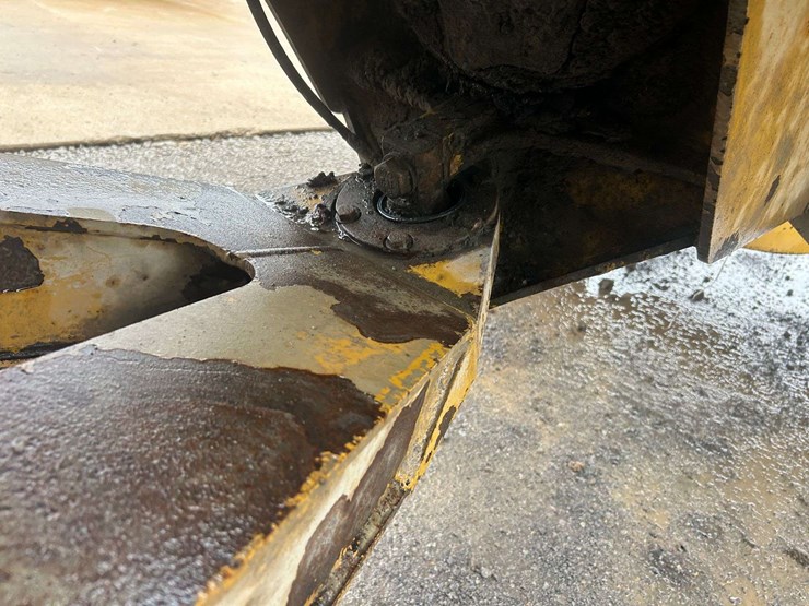 2008-caterpillar-725-image-43