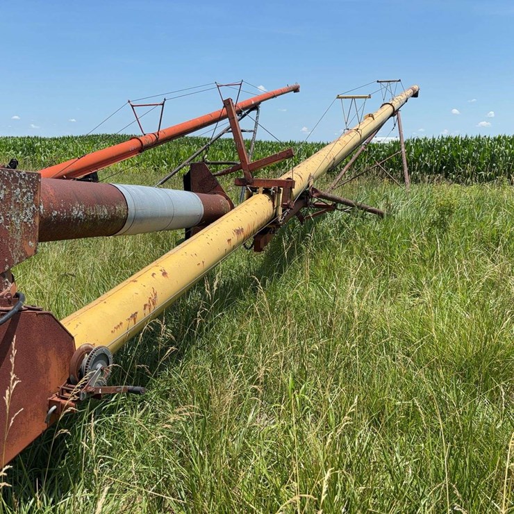 Westfield 100-61 Grain Auger with Swing Hopper