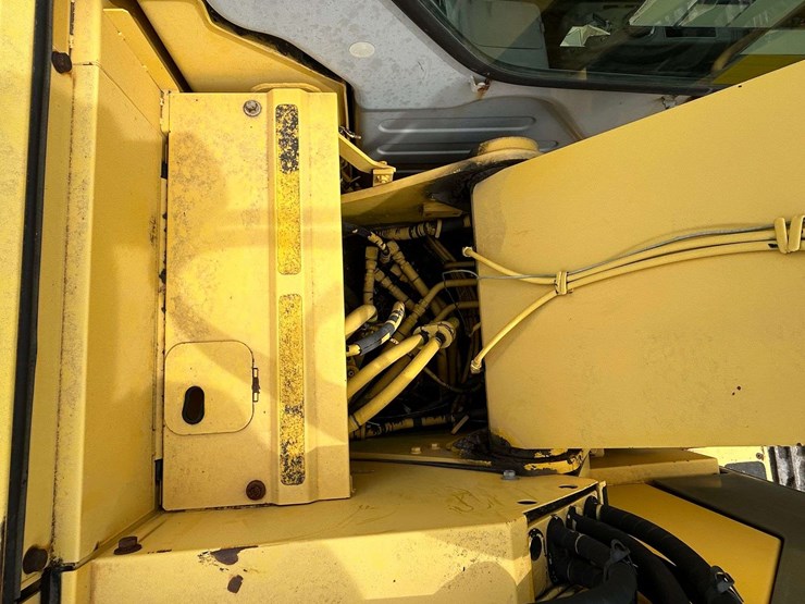 2003-kobelco-sk135sr-lc-image-26