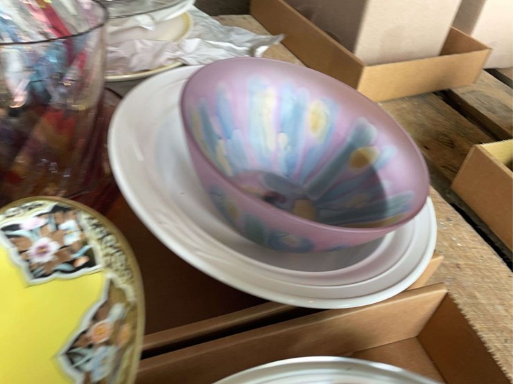 assorted-decorative-tableware-and-kitchenware-collection-image-2