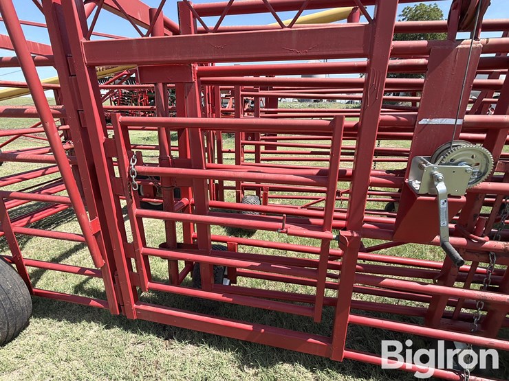 2020-diamond-w-portable-folding-corral-image-16