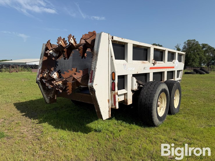kuhn-2054-pull-type-hydra-push-manure-spreader-image-5