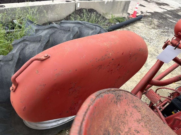 farmall-m-loader-tractor-image-26