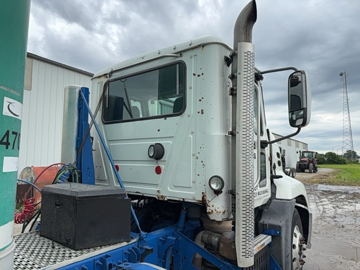 2012-mack-cxu613-image-17
