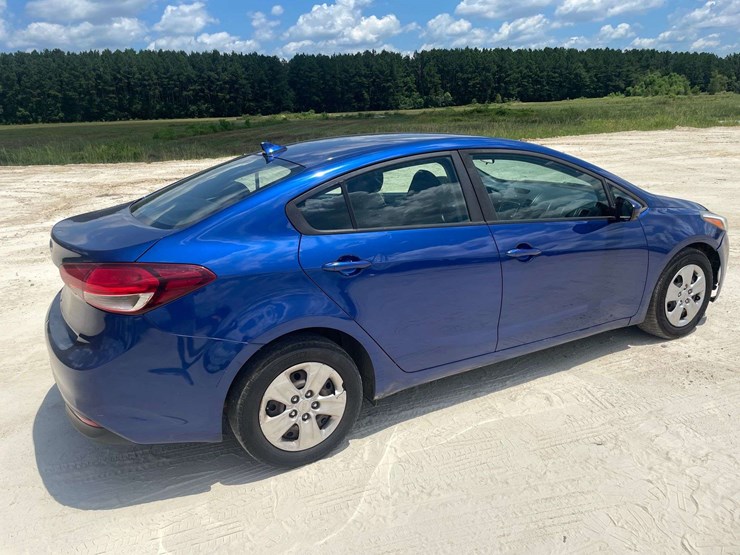 2017-kia-forte-4-door-sedan-(174,799-miles)-image-3